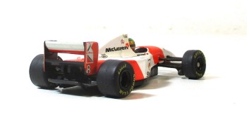 Modellauto 1:64 MicroChamps McLaren MP 4/8 Senna 1993 ohne OVP (z126-2F)