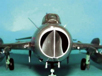 Trumpeter 1:32 2207 MiG-19 S Farmer C