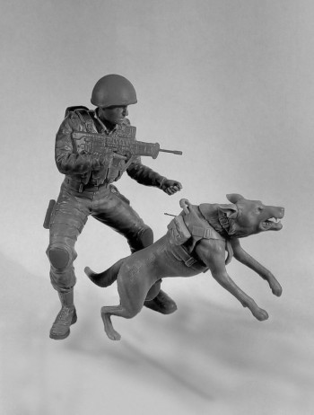 ICM 1:16 16102 IDF K-9 Unitz OKETZ with dog