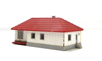 Fertigmodell Z Märklin Güterschuppen mit Rampe (0125h)