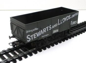 Spur H0 Mainline (AC) 37439 Hochbordwagen Stewarts and Lloyds (77k)