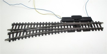 Spur H0 Märklin 2212 K-Gleis Elektroweiche links 225mm R=902,4 (3414K)