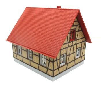 Spur H0 Faller Fertigmodell Fachwerk-Einfamilienhaus (I)