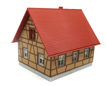 Spur H0 Faller Fertigmodell Fachwerk-Einfamilienhaus (II)