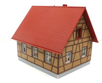 Spur H0 Faller Fertigmodell Fachwerk-Einfamilienhaus (II)