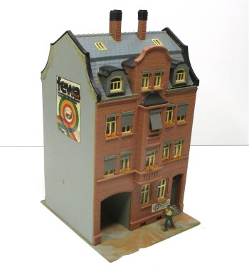 Spur H0 Kibri Stadthaus m. Tordurchfahrt (II) Fertigmodell