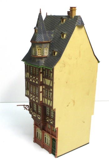 Spur H0 Fachwerk-Stadthaus mit Erker Fertigmodell 