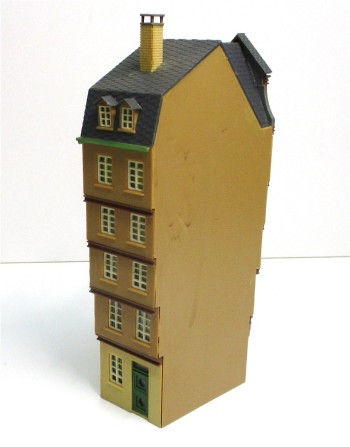 Spur H0 schmales Fachwerk-Zwischenhaus Fertigmodell 