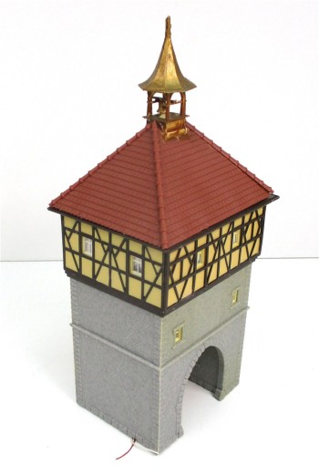 Spur H0 Stadttor mit Glockenturm Fertigmodell 