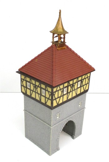 Spur H0 Stadttor mit Glockenturm Fertigmodell 