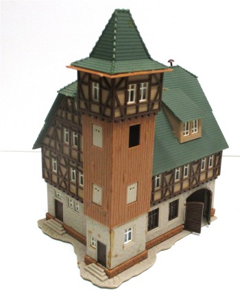 Spur N  Fertigmodell  Feuerwache mit Schlauchturm von Vollmer (I)