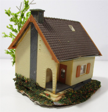 Spur H0 Fertigmodell Wohnhaus/Einfamilienhaus (H0-0683C)