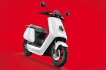 Trumpeter 1:12 7305 NIU E-SCOOTER N1S-pre-painted