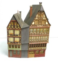 Spur H0 Fachwerk-Eckhaus-kombination Fertigmodell 