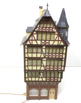 Spur H0 Stadthaus (Endhaus) mit multipler Innenbeleuchtung Fertigmodell 