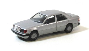 Spur H0 Herpa Mercedes Benz 300E (43/13)