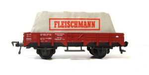 Spur H0 Fleischmann 5200 Niederbordwagen mit Plane DB (5349E)