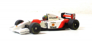 Modellauto 1:64 MicroChamps McLaren MP 4/8 Senna 1993 ohne OVP (z126-2F)