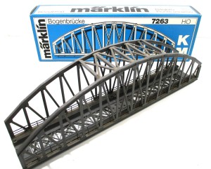 Märklin H0 7263 K+M-Gleis Kunststoff-Bogenbrücke L=360mm - OVP (55k)