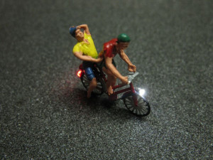 Fahrrad mit LED Beleuchtung H0 - zwei Personen