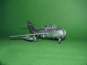 Trumpeter 1:48 2805 MiG-15 UTI Midget