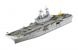 Revell 1:700 65178 Model Set Assault Carrier USS WASP CLASS