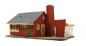 Fertigmodell H0 (6) Faller Siedlungshaus mit Terrasse und Kamin (H0-1054g)