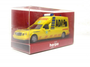 Modellauto H0 1/87 Herpa 045544 Mercedes-Benz W 210 Binz KTW Ambulance ADAC