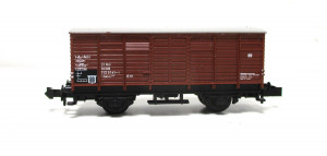 Minitrix N (2) 13253 / 3253 gedeckter Güterwagen 21 80 112 3 141-1 DB (6049H)