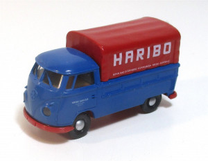 Brekina H0 1/87 VW T1 HARIBO Pritsche/Plane - rot/blau
