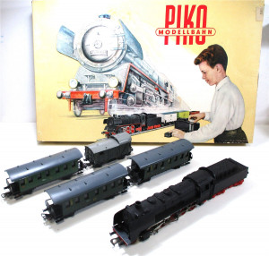 Piko H0 ME303/1801a Zugpackung R50+4 Wagen o.Schienen DR Analog OVP (2151h)