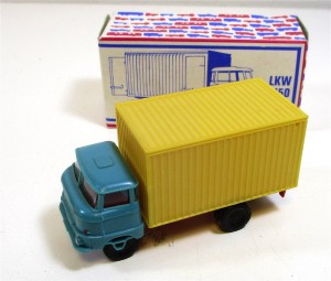 Permot H0 1/87 LKW IFA W50 mit Koffer blau/beige OVP (116/05)