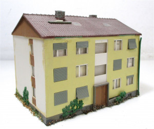 Fertigmodell H0 Kibri 8101 Wohnblock Mehrfamilienhaus (H0-0891h)