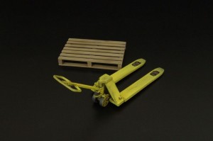 Brengun 1:32 BRL32027 Pallet truck w- palette