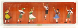 Spur H0 Preiser 10241 Figuren Trachten-Rundtanz Oktoberfest OVP (5920K)