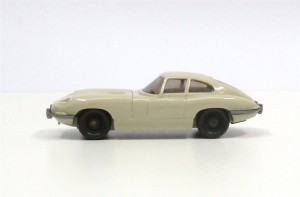 Wiking H0 1/87 Jaguar E hellbeige  PKW-Modell  o. OVP (8-2)