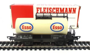 Spur H0 Fleischmann 5032 Tankwagen ESSO OVP  (3398k)