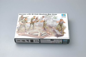 Trumpeter 1:35 425 German Field Howitzer Gun Crew on firing