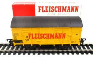 Fleischmann H0 5022 Gedeckter Güterwagen gelb DB OVP (4465k)