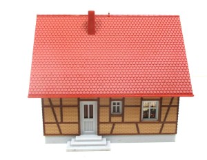 Spur H0 Faller Fertigmodell Fachwerk-Einfamilienhaus (II)