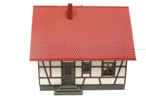 Spur H0 Faller Fertigmodell Fachwerk-Einfamilienhaus (IV)