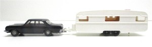 Wiking H0 1/87 Chevrolet Malibu + Wohnwagen Modell o. OVP  ()75-4