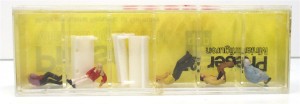 Spur H0 Preiser 10027 Paare auf Bänken (1 Figur fehlt) Figuren OVP (6085k)