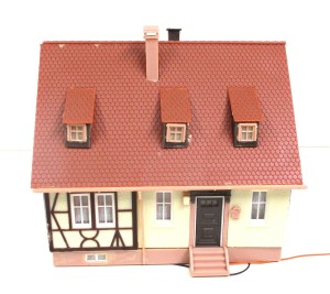 Spur H0 Faller Wohnhaus Fachwerkhaus Fertigmodell 