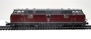 Spur H0 Trix 2456 Diesellok BR 221 137-3 DB Analog Bastler (472L)