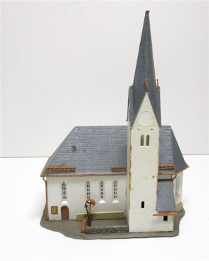 Spur N  Fertigmodell Kirche von Kibri