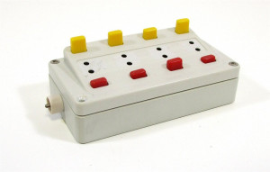 Märklin 7274 Stellpult  weiß rot/gelb für 4 Stromkreise ohne OVP (Z25) 