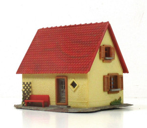 Spur H0 Fertigmodell Einfamilienhaus (1067D)